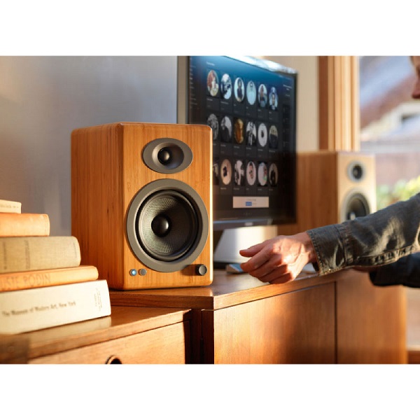 AUDIOENGINE A5+ WIRELESS SPEAKER AUDIOENGINE A5+ WIRELESS SPEAKER